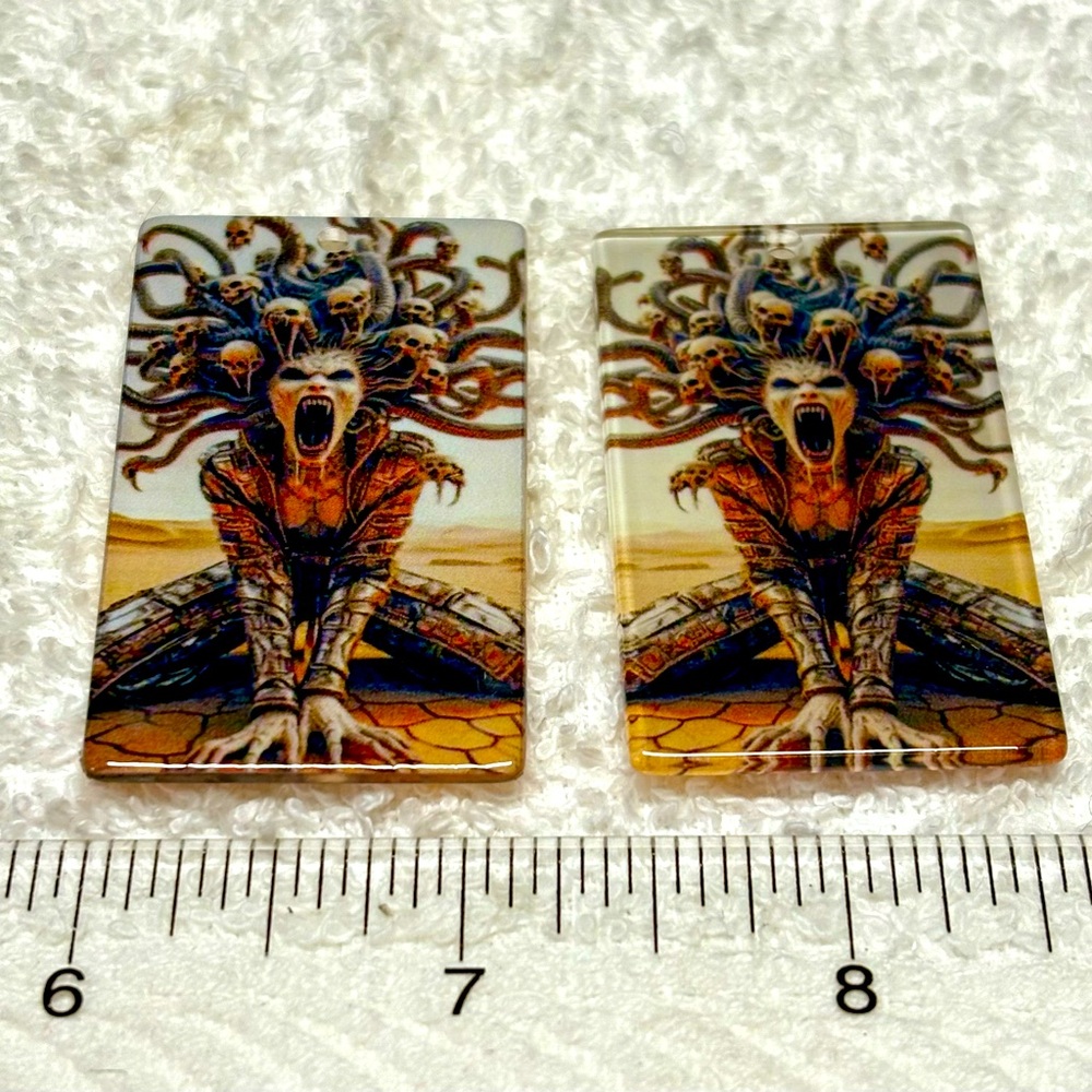 2/22 Mystical screaming Medusa Pendant - Picture 2 of 3